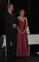 Seppo Mustonen ja Jaana Puranen vastaanottivat kunniakirjan vuoden 2010 Tenavaleirin järjestämisestä