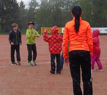 Pesiskoulun toinen viikko alkoi sateisena, mutta pesiskoululaisia ei sade haittaa