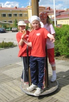 Vapaa-aikana touhuttiin myös pihalla.